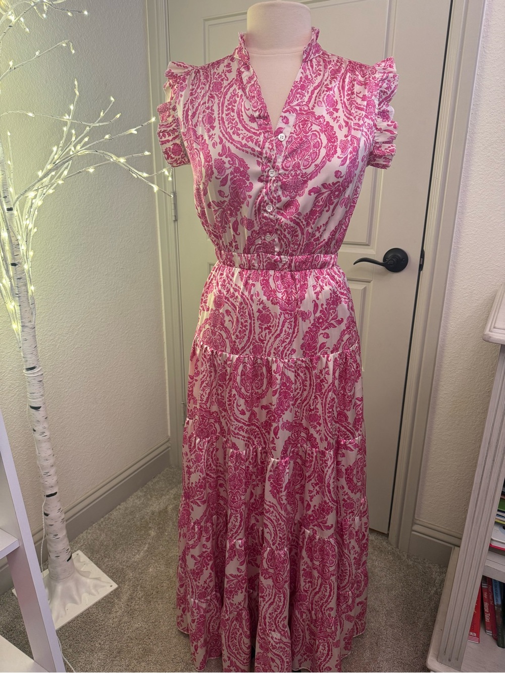 Pinch Pink Paisley maxi Dress, gorgeous dress perfect for cottage core style. - Picture 3 of 9